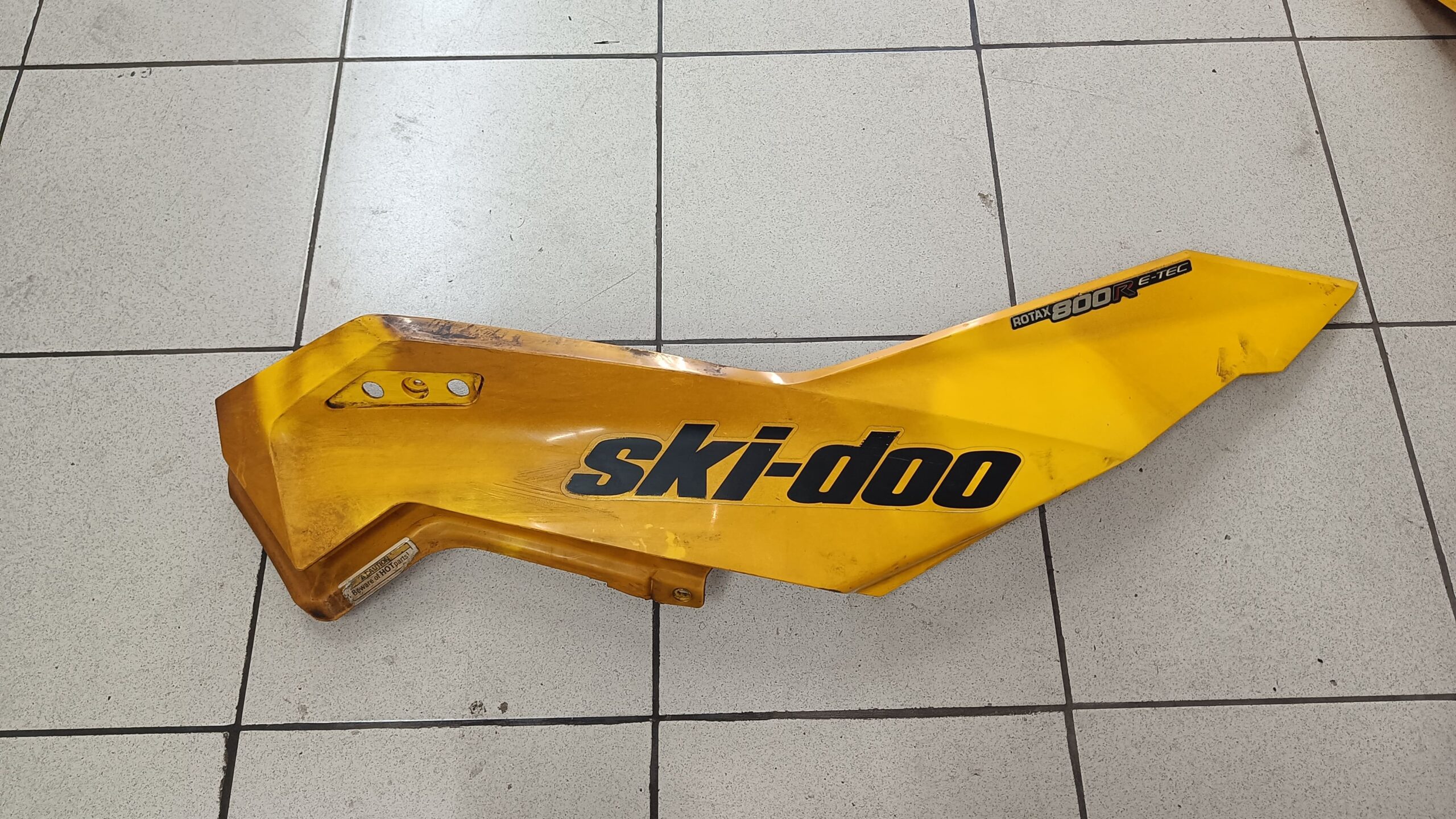 Панель капота правая желтая для снегоходов Ski-Doo SUMMIT REV-XM 517304910 Лот №5