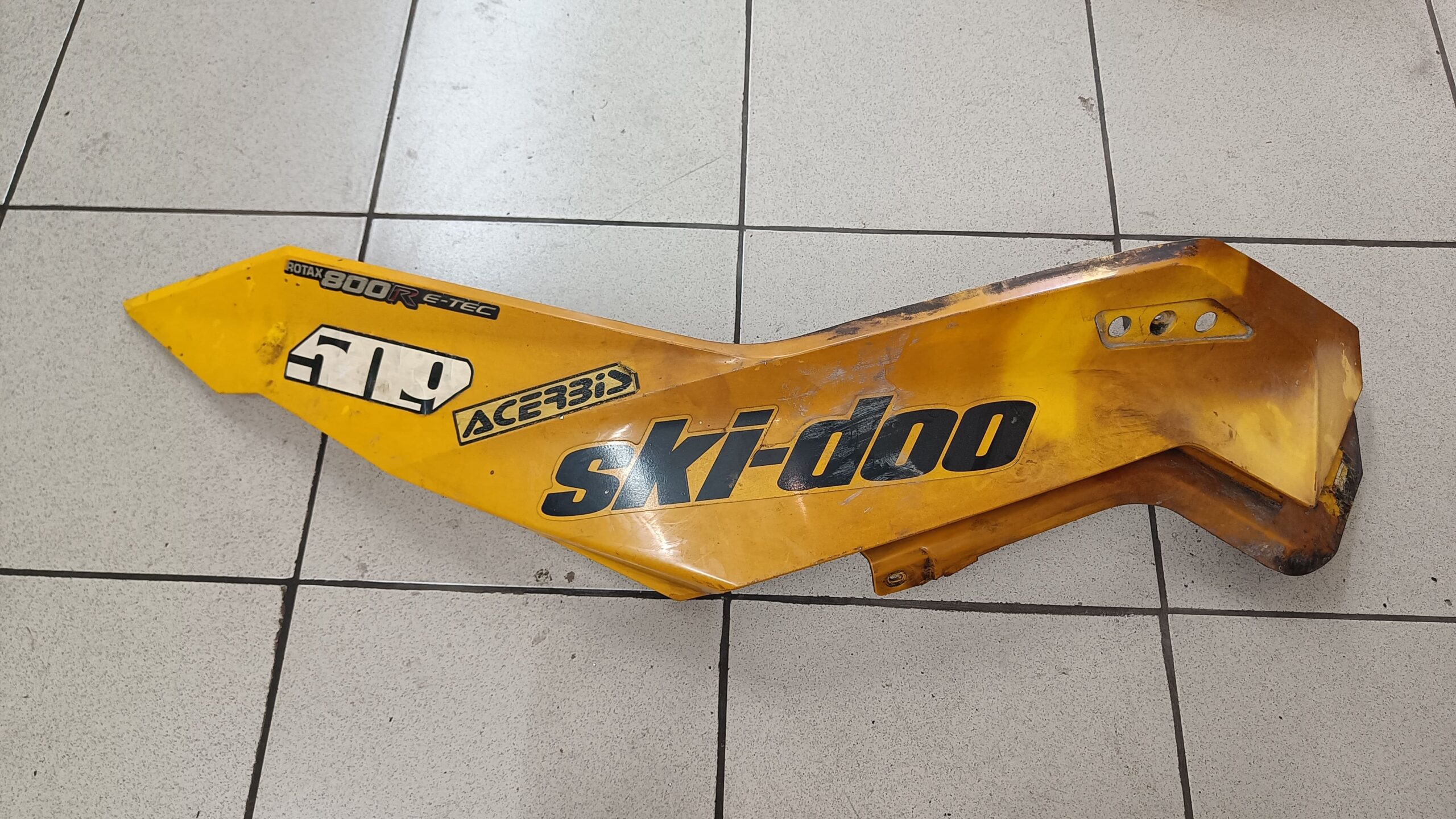 Панель капота левая желтая для снегоходов Ski-Doo SUMMIT REV-XM 517304911 Лот №5
