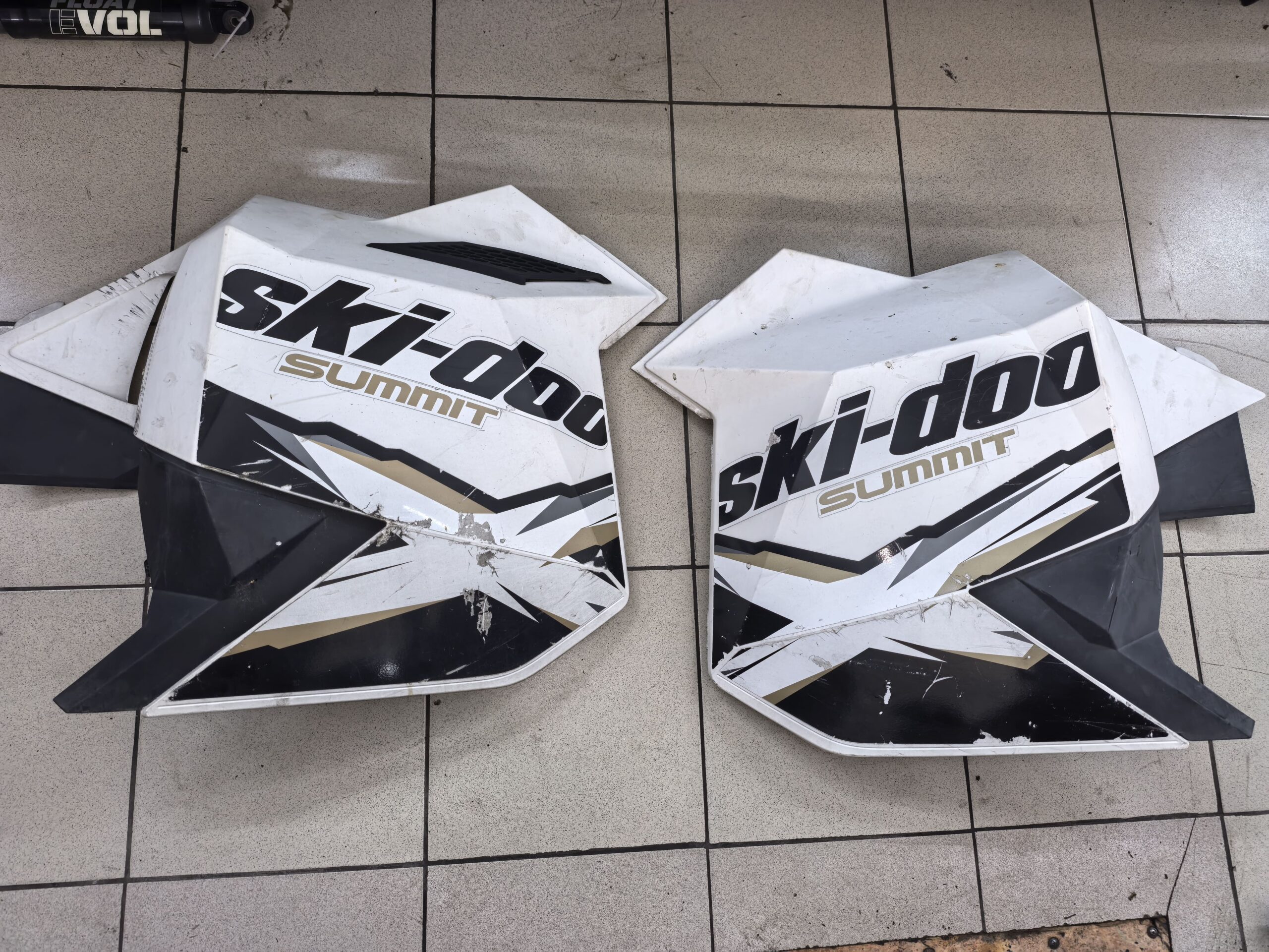 Боковины левая/правая белая для Ski Doo 517304426, 517303673, 517304422, 517304419, 517303671